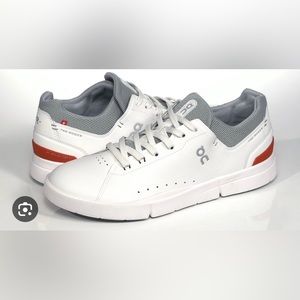 ON The Roger Advantage Men’s White Shoe Size 9